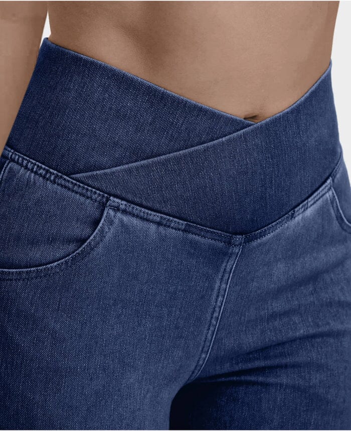 Calça Jeans de Cintura Alta Cruzada FEMININO - ROUPAS - CALÇA 2 Dm Stores