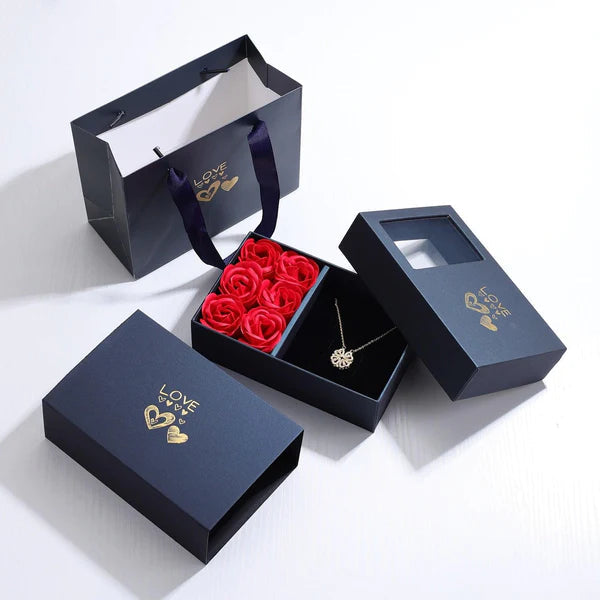 Colar trevo da sorte + caixa com 6 rosas Joias & Acessórios (Colar 4) Dm Stores 