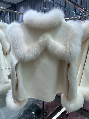 Casaco Feminino Curto de Lã com Gola Confortável – (Promoção de Inverno 2026)